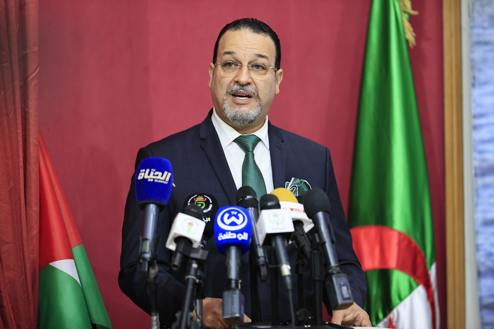 في ذكرى إعلان قيام دول فلسطين، وذكرى استشهاد الرئيس الراحل ياسر عرفات رئيس مجلس الأمة يؤكد أن: إعلان قيام دولة فلسطين من الجزائر يؤكد مقولة رئيس الجمهورية السيد عبد المجيد تبون "فلسطين قضية وطنية"، وأن الإعلان إجراء عبقري أتاح للعالم الحر أن يتموقع في الاتجاه الصحيح