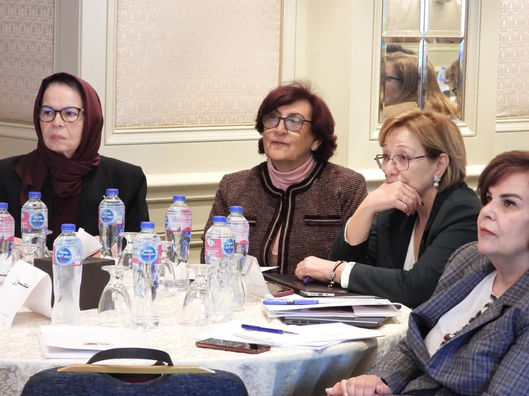 كتاب "النساء إن حكين في السياسة" يتضمن السيرة الذاتية لعضو مجلس الأمة السيدة نوارة سعدية جعفر