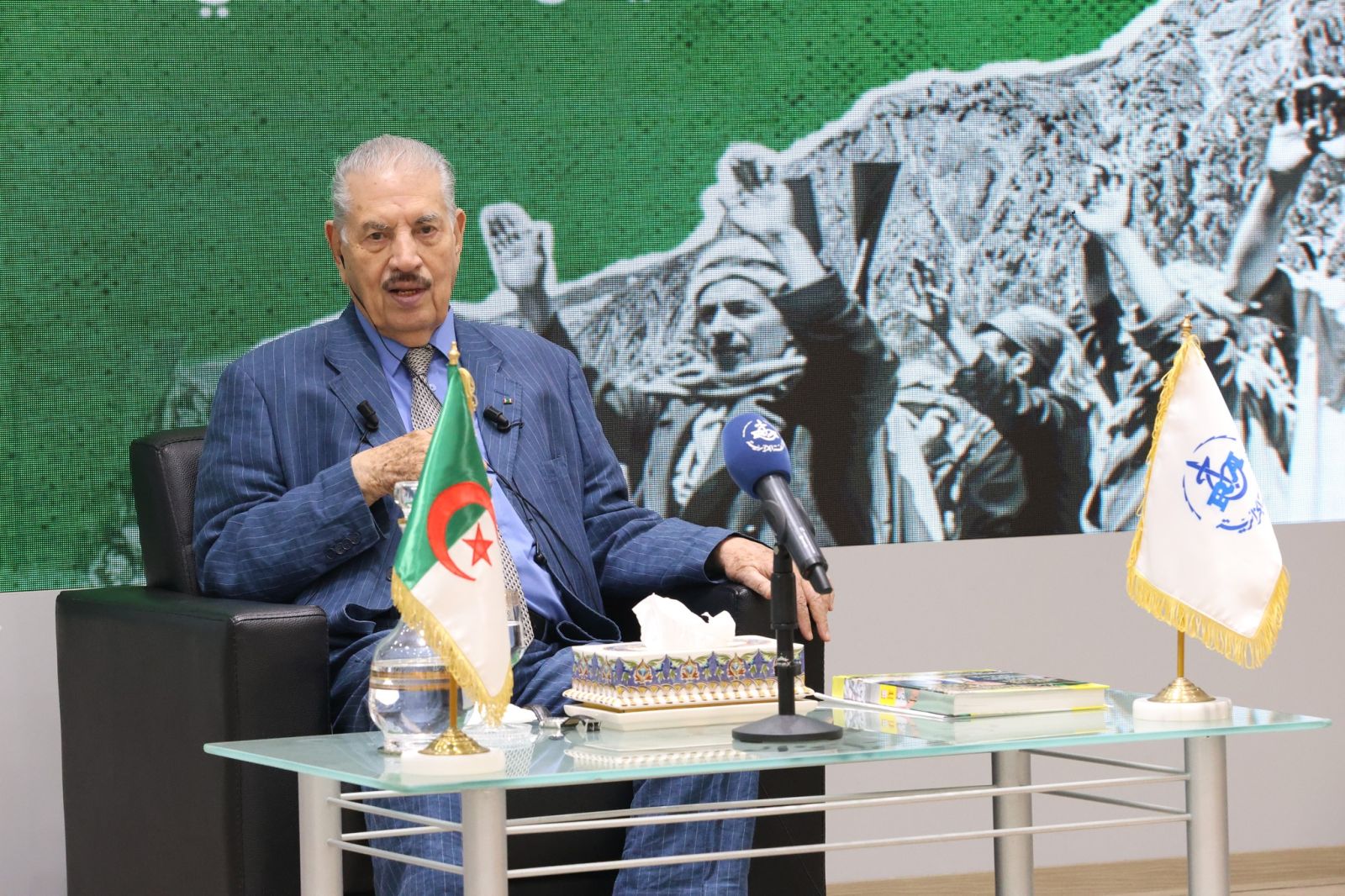 ص الكامل للكلمة التي وقع عليها السيد صالح قوجيل، رئيس مجلس الأمة، في السجل الذهبي للإذاعة الوطنية