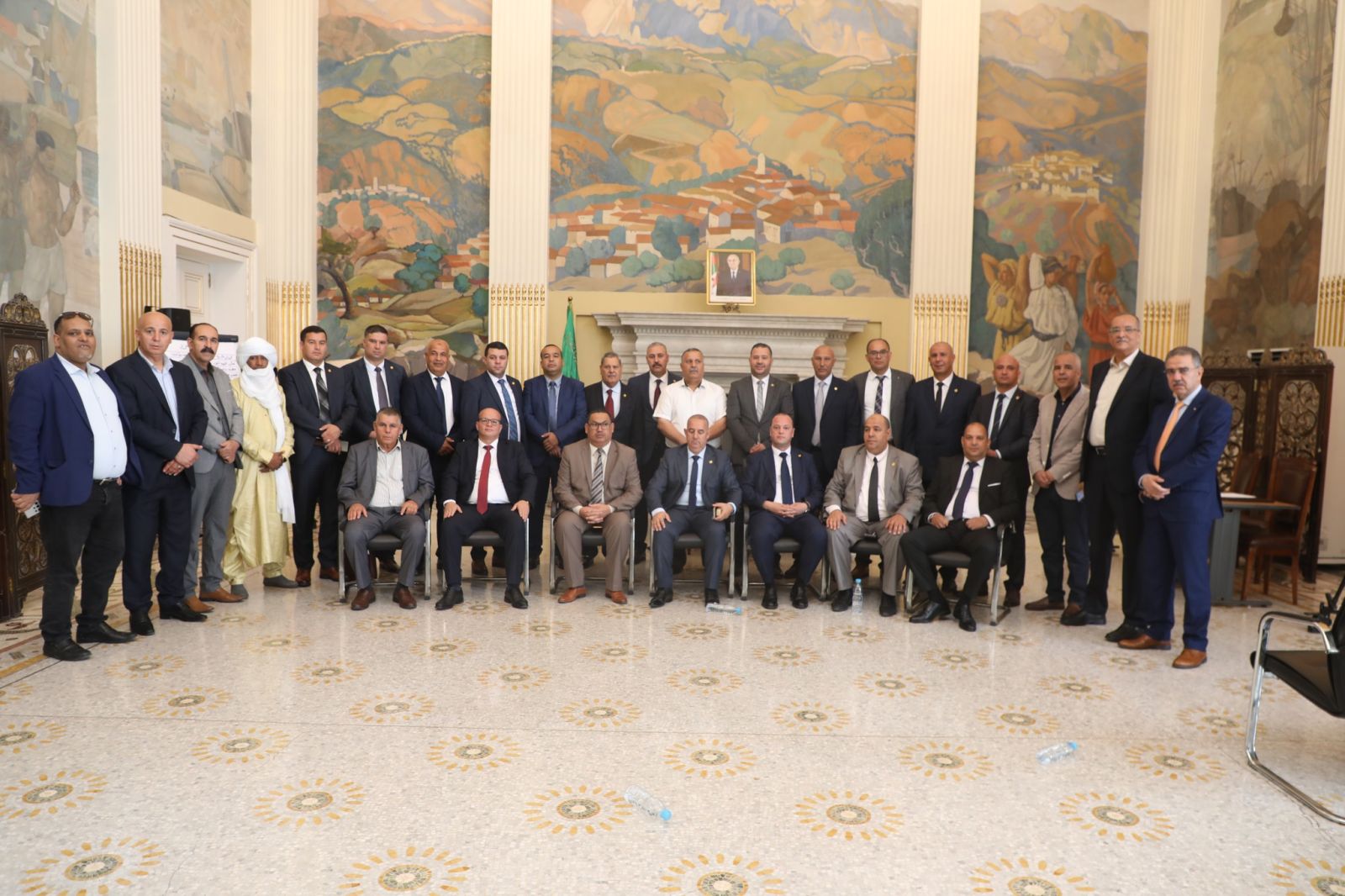 المجموعة البرلمانية لحزب جبهة التحرير الوطني تنتخب ممثليها  في أجهزة وهيئات المجلس