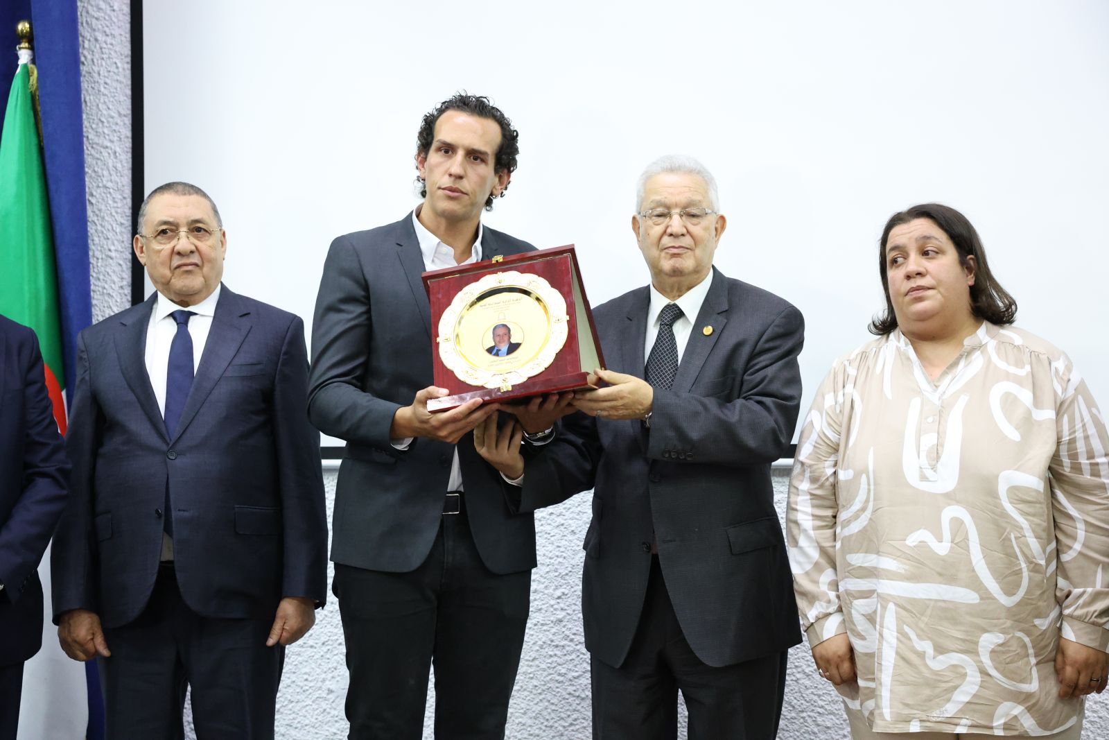 السيد عزوز ناصري، رئيس مجلس الأمة في كلمته الموجّهة في تأبينية البروفيسور المرحوم وليد العڤون.. والتي ألقاها نيابة عنه السيد عيسى بورقبة، عضو مجلس الأمة