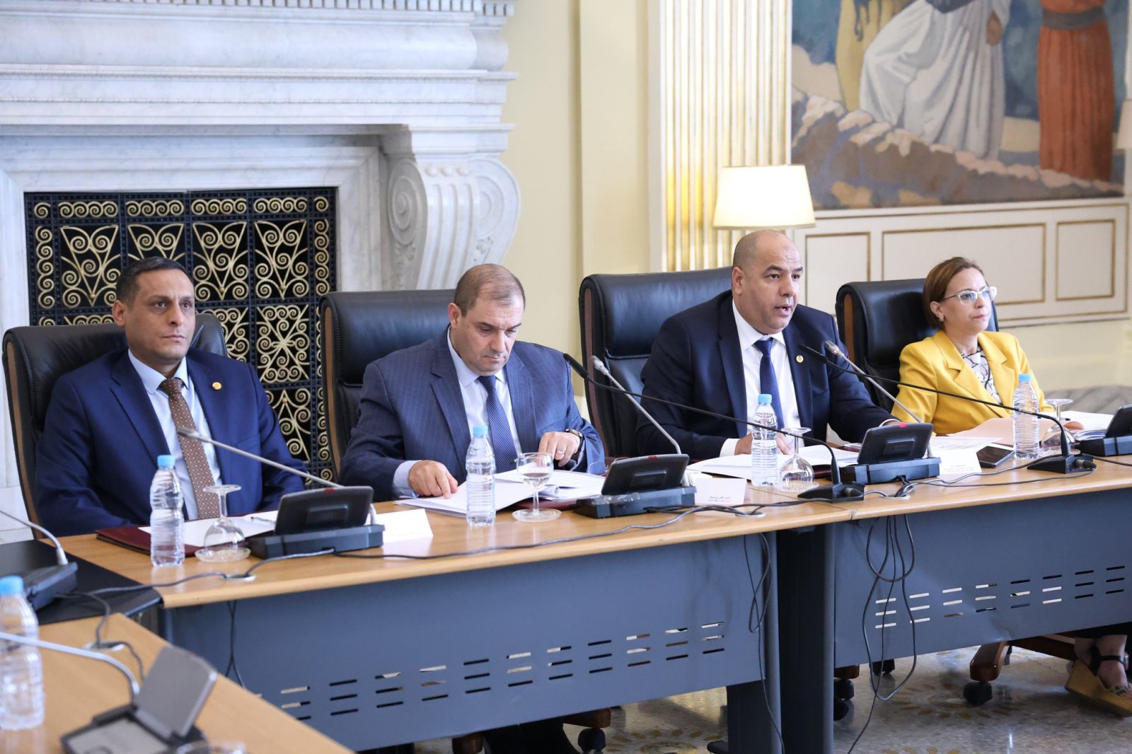 لجنة الشؤون القانونية والإدارية وحقوق الإنسان والتنظيم المحلي وتهيئة الإقليم والتقسيم الإقليمي برئاسة السيد محمد رباح تستمع إلى ممثل الحكومة، السيد لطفي بوجمعة، وزير العدل، حافظ الأختام في إطار دراستها لنص قانون يتضمن الإجراءات الجزائية