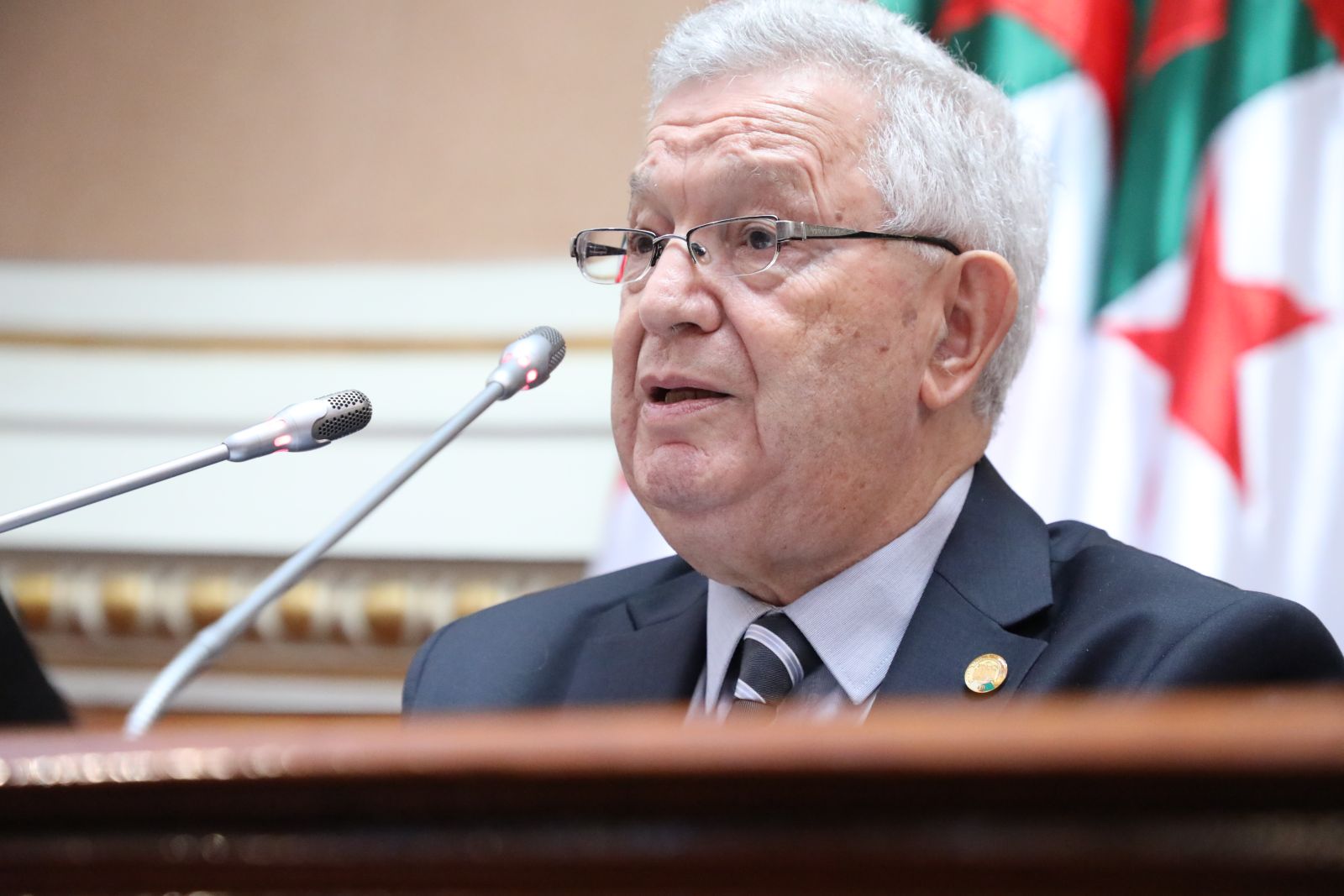 في جلسة علنية برئاسة السيد عزوز ناصري، رئيس مجلس الأمة  أعضاء مجلس الأمة يناقشون نص قانون يتعلق بالأوقاف