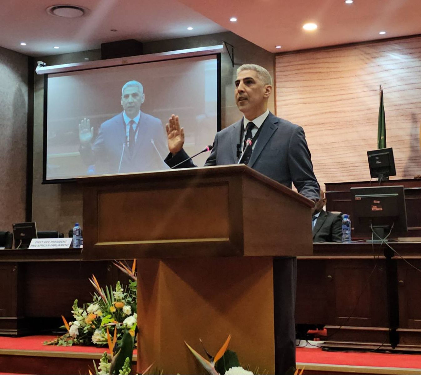 السيد محمد عمرون، عضو مجلس الأمة، عضو البرلمان الإفريقي، يؤدي اليمين القانونية، أمام رئيس وأعضاء البرلمان الافريقي