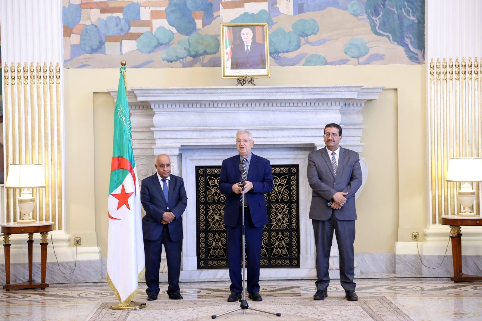 السيد عزوز ناصري، رئيس مجلس الأمة، يشرف على حفل استقبال نُظم بمقر مجلس الأمة على شرف الإطارات السامية والموظفات والموظفين والعاملات والعاملين بالمجلس.