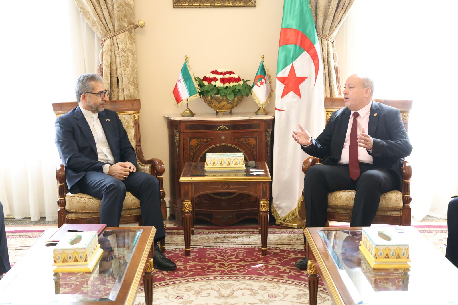 السيد عمر دادي عدون، رئيس لجنة الشؤون الخارجية والتعاون الدولي والجالية الجزائرية في الخارج، يستقبل سعادة السيد محمد رضا بابائي  سفير الجمهورية الإسلامية الإيرانية بالجزائر