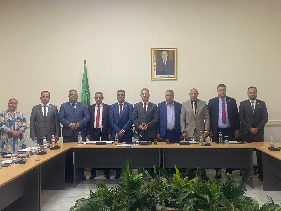 لجنة الصحة والشؤون الاجتماعية والعمل والتضامن الوطني تعقد اجتماعا داخليا برئاسة السيد البروفيسور حبيب دواڤي، رئيس اللجنة
