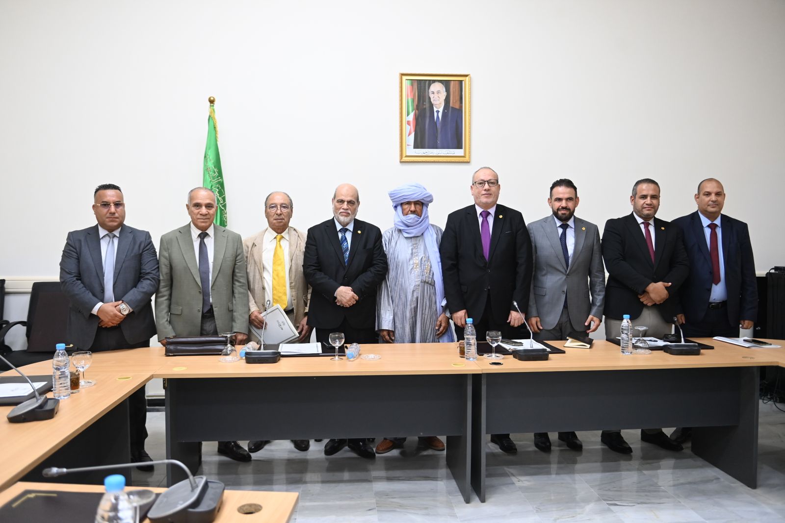 لجنة الشؤون الخارجية والتعاون الدولي والجالية الجزائرية في الخارج، تعقد اجتماعا داخليا برئاسة السيد عمر دادي عدون، رئيس اللجنة