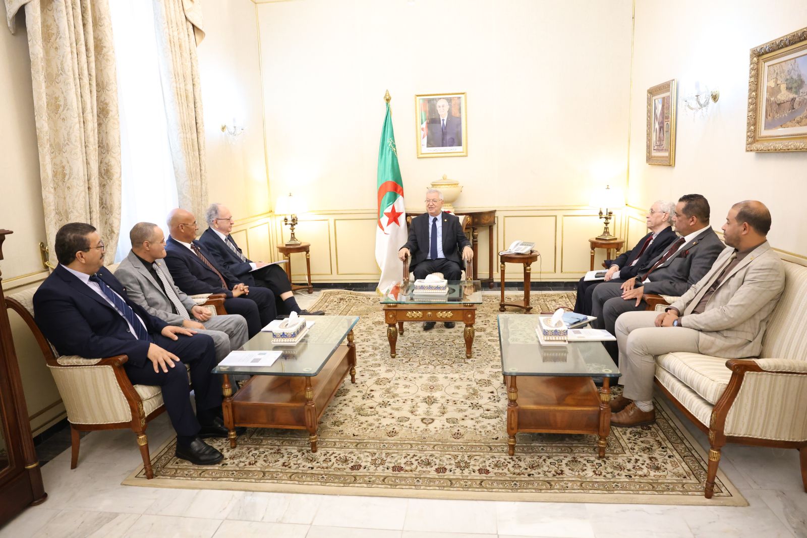 السيد عزوز ناصري، رئيس مجلس الأمة، يستقبل ممثلي مجلس الأمة في اللجنة البرلمانية المشتركة "الجزائر – الإتحاد الأوروبي"