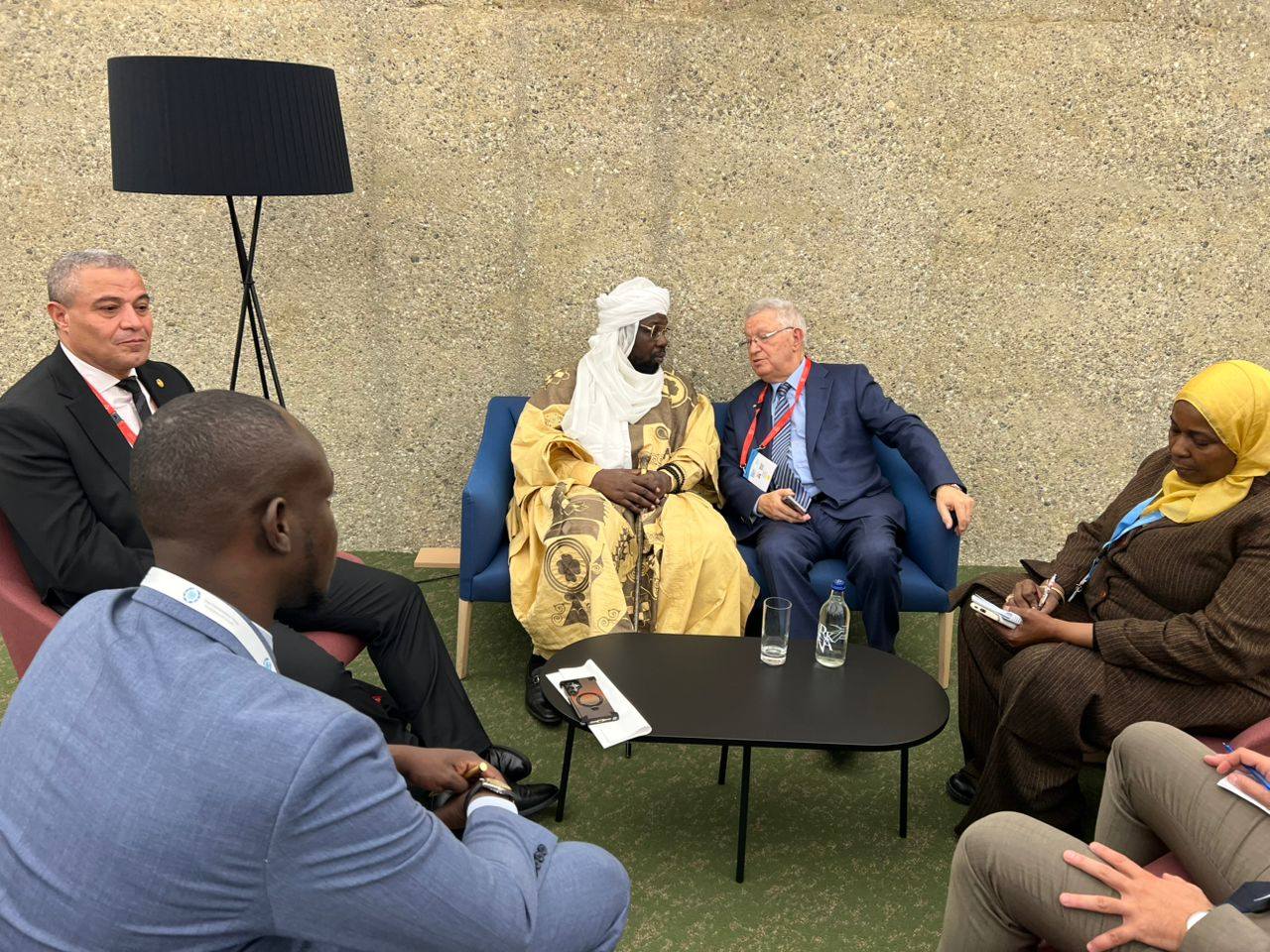 السيد عزوز ناصري، رئيس مجلس الأمة، يجري لقاءاً مع السيد مبانغ هادي وولي، رئيس الوفد البرلماني لجمهورية التشاد