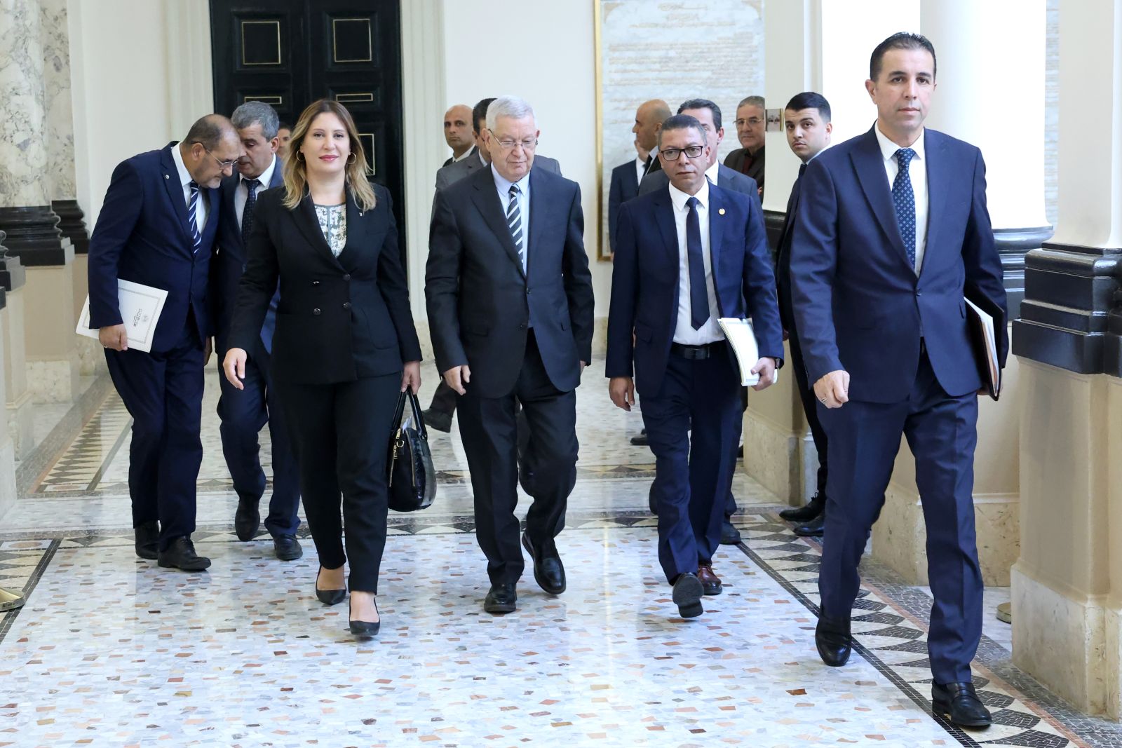 في جلسة علنية برئاسة السيد عزوز ناصري، رئيس مجلس الأمة  أعضاء مجلس الأمة يناقشون نصي القانونين: نص قانون يعدل ويتمم القانون رقم 86-04 المؤرخ في 11 فبراير 1986 والمتضمن إحداث وسام الجيش الوطني الشعبي؛ نص قانون يتضمن إحداث أوسمة عسكرية في الجيش الوطني الشعبي