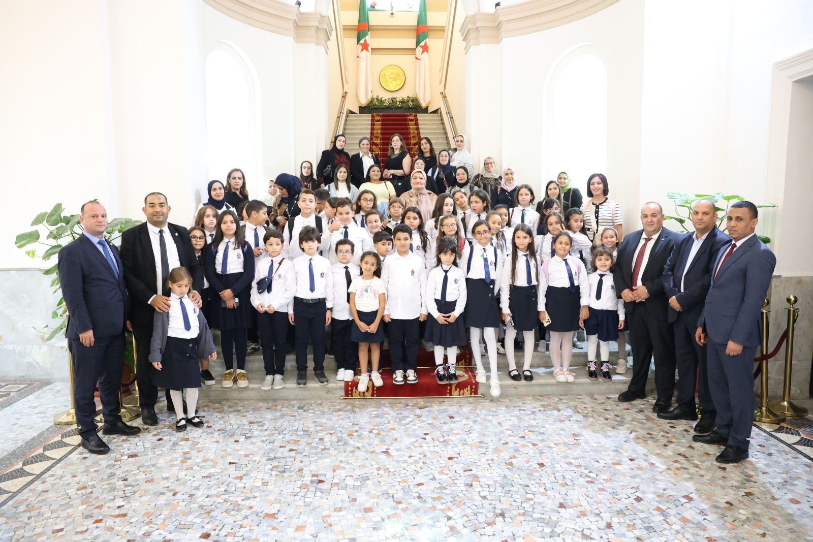 مجموعة من تلاميذ مؤسسات التربية لولاية عنابة في زيارة لمقر مجلس الأمة