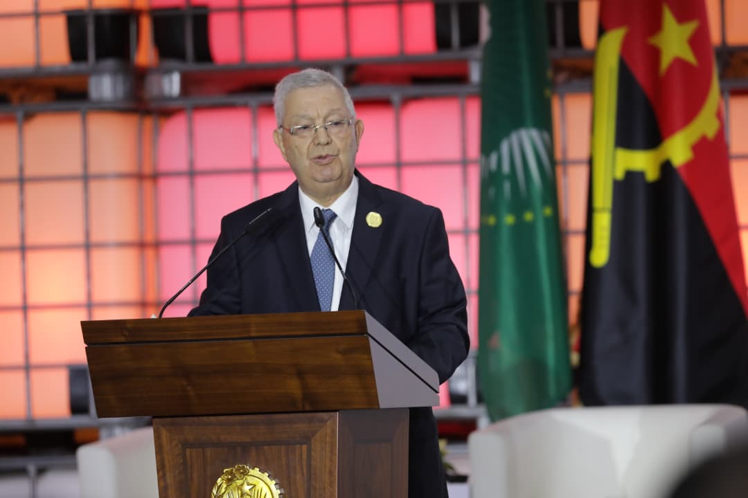 ممثلاً لرئيس الجمهورية, شارك رئيس مجلس الأمة, رفقة كاتبة الدولة لدى وزير الشؤون الخارجية المكلفة بالشؤون الإفريقية, اليوم الثلاثاء 28 أكتوبر 2025، في إفتتاح أشغال القمة الثالثة لتمويل تنمية البنية التحتية في إفريقيا.