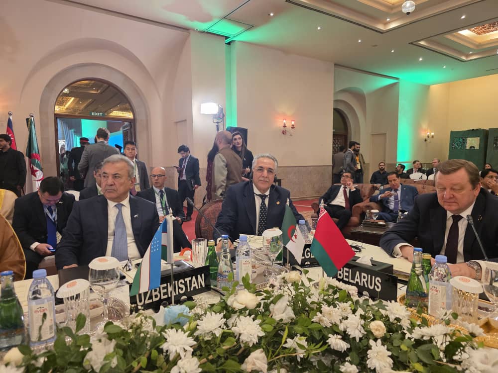 المؤتمر البرلماني الدولي للرؤساء رئيس مجلس الأمة يؤكد أن مقاربة الجزائر الشاملة حول الأمن والتنمية أثمرت استقرارا شاملا في الجزائر بقيادة رئيس الجمهورية السيد عبد المجيد تبون ، ودعا المؤتمر البرلماني الدولي للرؤساء ليكون منبرا نصيرا لقضايا التحرر