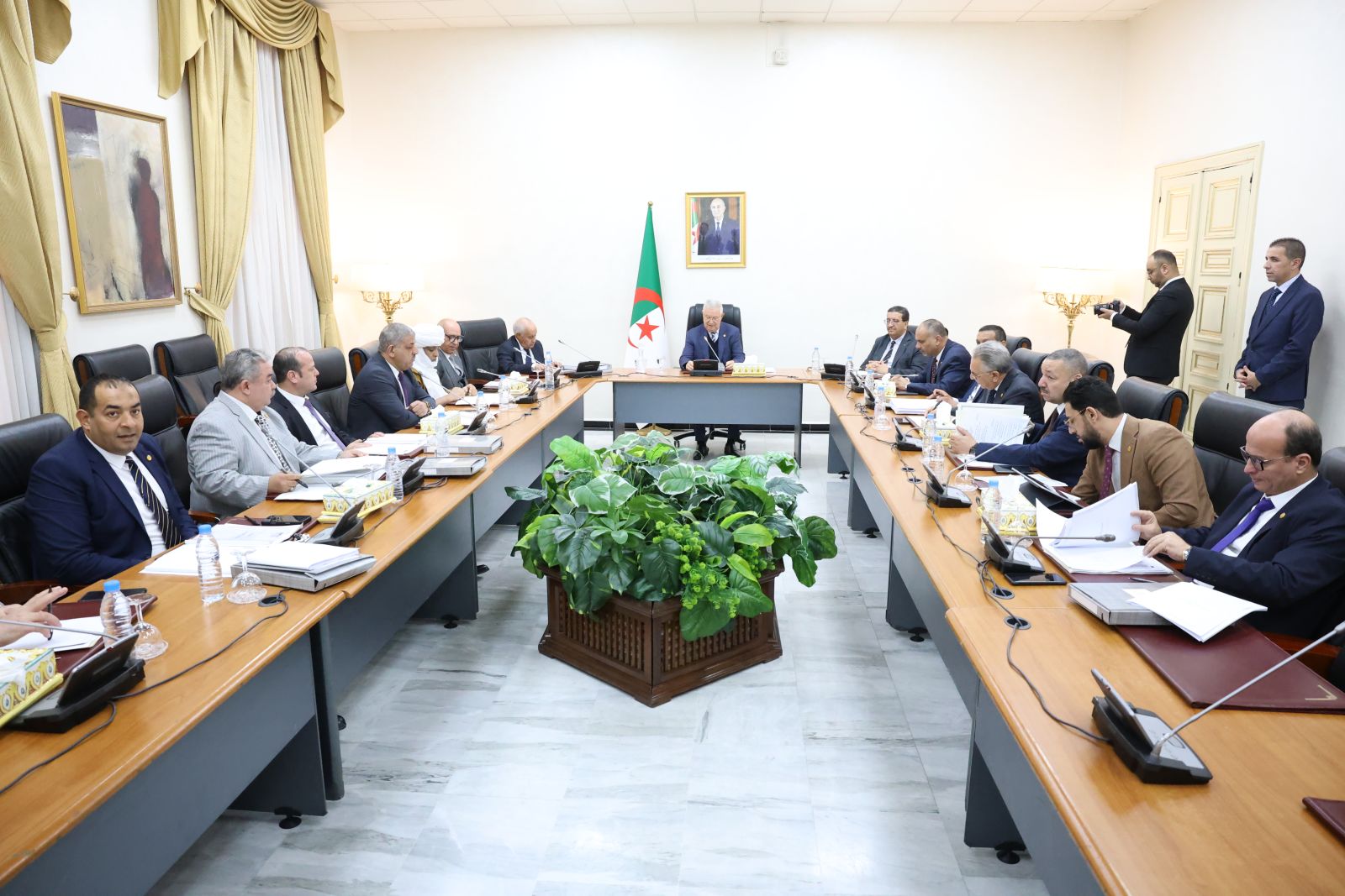 اجتماع مكتب مجلس الأمة الموسع لرؤساء المجموعات البرلمانية والمراقب البرلماني ليوم 23 نوفمبر 2025