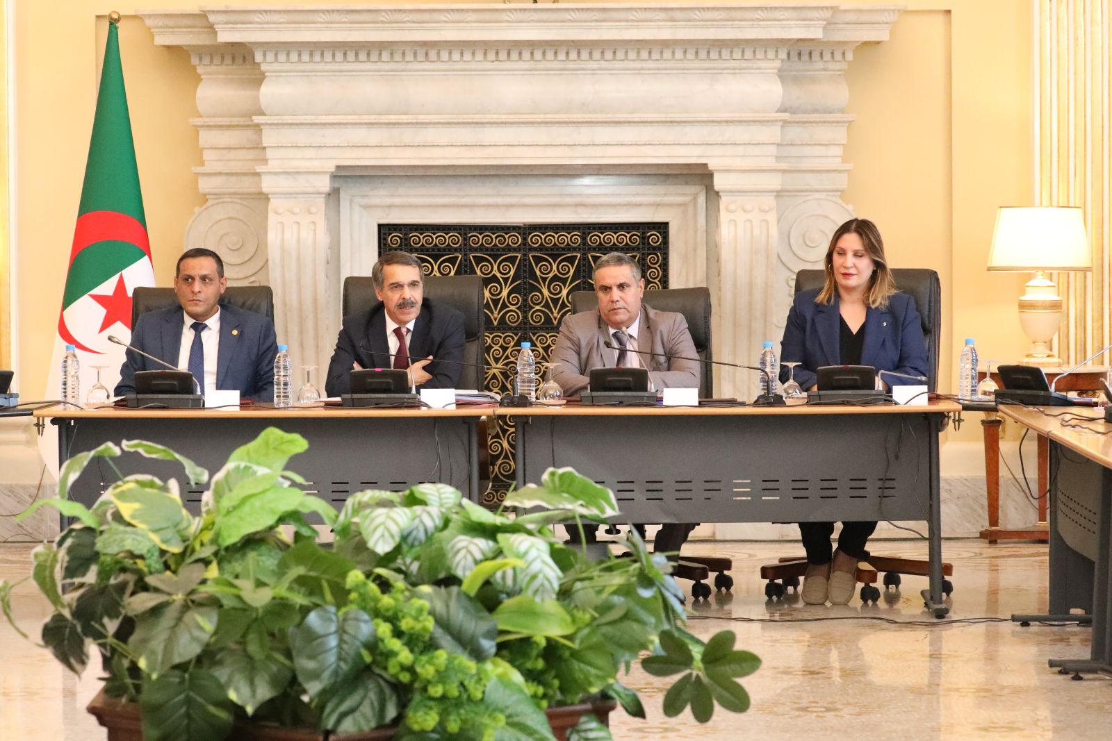 لجنة الشؤون الاقتصادية والمالية برئاسة السيد نور الدين تاج، تستمع  إلى ممثل الحكومة، السيد عبد الكريم بوالزرد، وزير المالية، في إطار دراستها لنص القانون المتضمن قانون المالية لسنة 2026