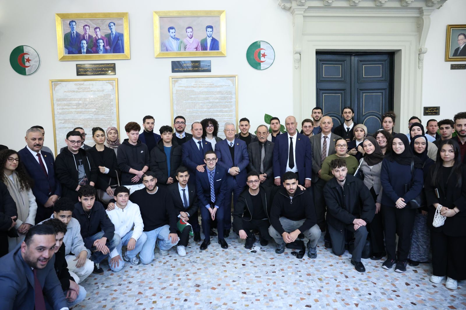 السيد عزوز ناصري، رئيس مجلس الأمة يخص وفدًا من أبناء الجالية الوطنية المقيمة بالخارج باستقبال