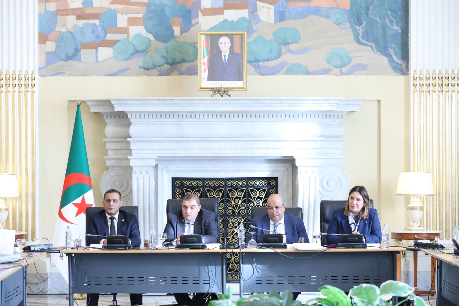 لجنة الشؤون القانونية والإدارية وحقوق الإنسان والتنظيم المحلي وتهيئة الإقليم والتقسيم الإقليمي، تدرس نص قانون عضوي يتضمن القانون الأساسي للقضاء ونص قانون يعدل ويتمم الأمر رقم 70-86 المتضمن قانون الجنسية