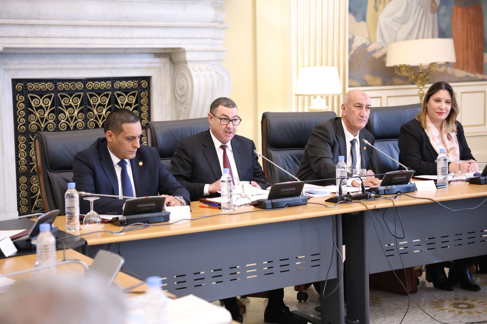 لجنة التجهيز والتنمية المحلية تستمع الى وزير الداخلية والجماعات المحلية والنقل، لدراسة نص القانون المتضمن قانون المرور