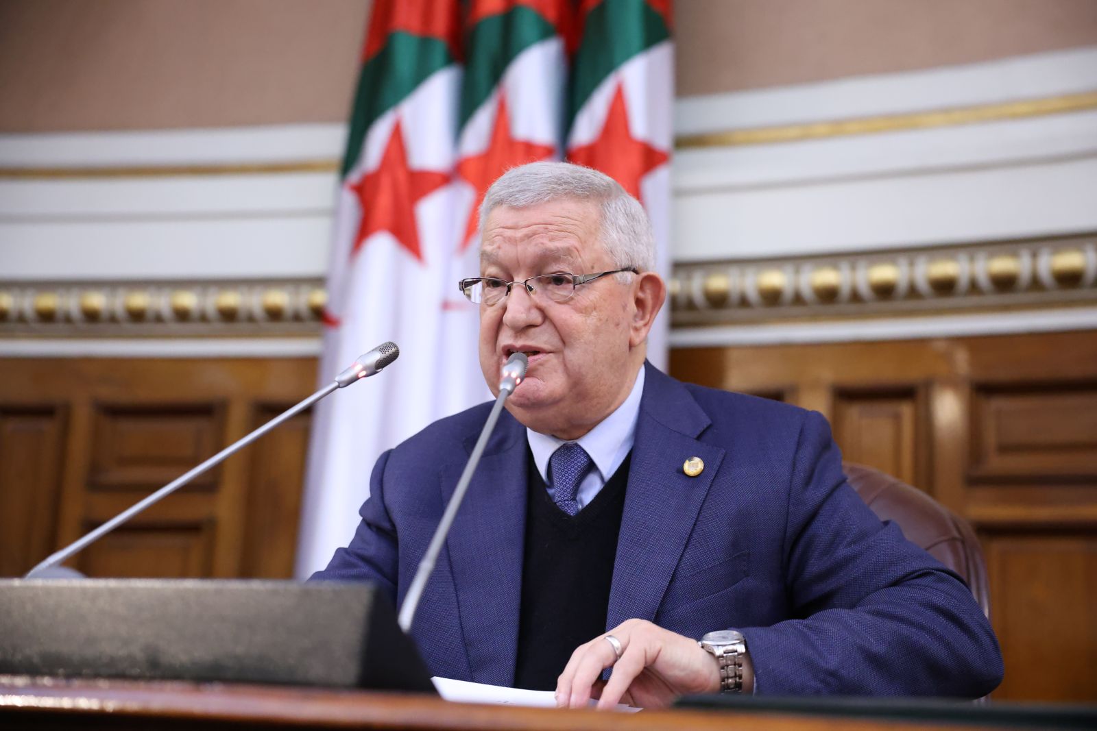 مجلس الأمة يعقد جلسة عامة، برئاسة السيد عزوز ناصري، رئيس مجلس الأمة، لعرض ومناقشة نص القانون المتعلق بتجريم الاستعمار الفرنسي للجزائر