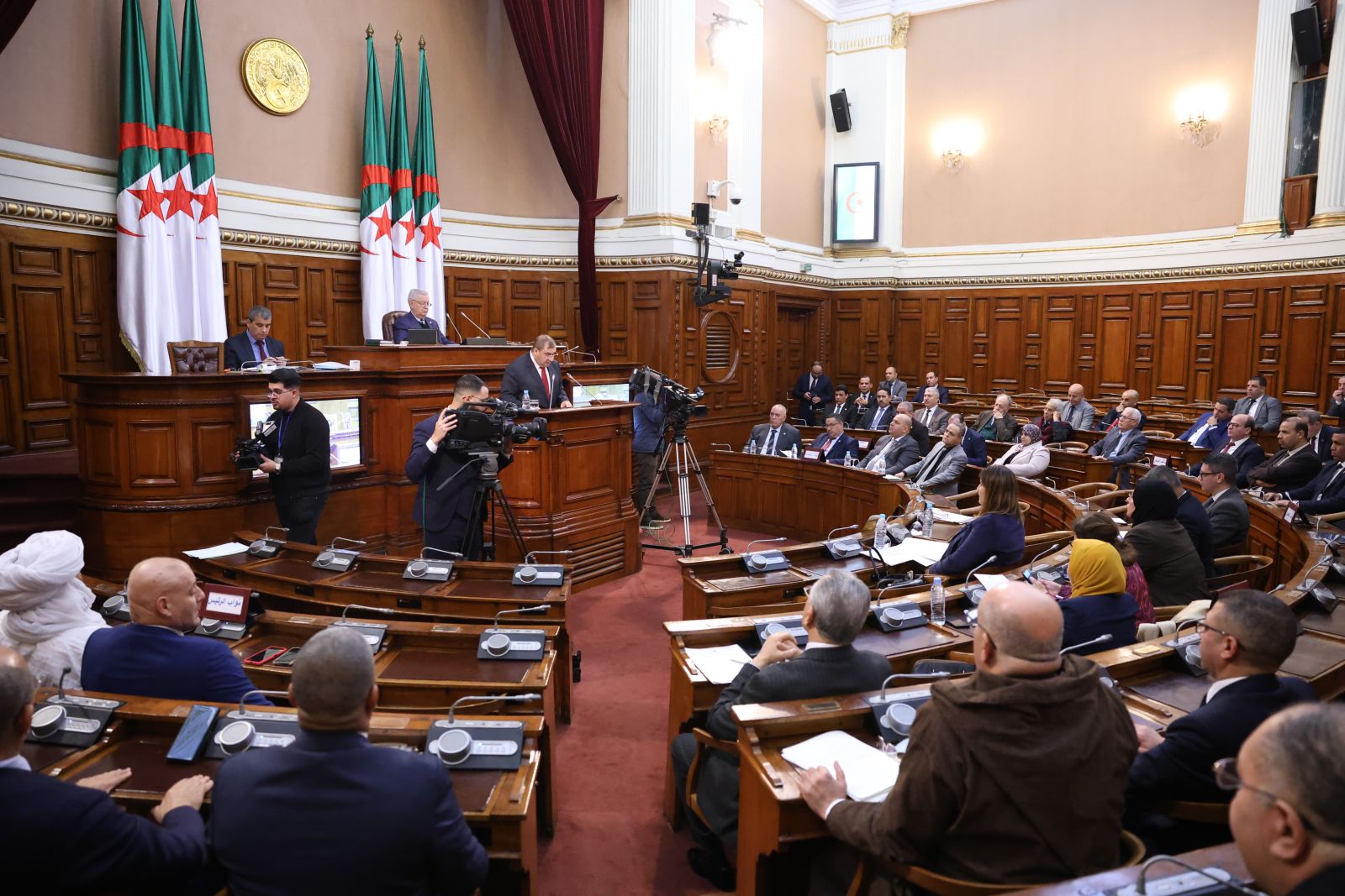مجلس الأمة يعقد جلسة عامة  لعرض ومناقشة نص قانون يعدّل ويتمّم الأمر رقم 70-86 المتضمن قانون الجنسية الجزائرية