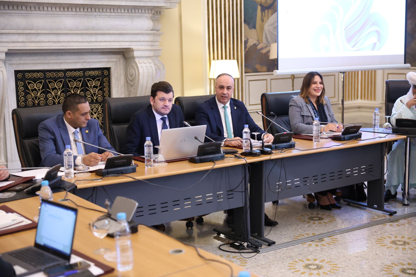 لجنة الفلاحة والتنمية الريفية تعقد جلسة سماع لوزير الفلاحة والتنمية الريفية والصيد البحري حول موضوع: واقع الفلاحة والأمن الغذائي كرافد استراتيجي لتحقيق السيادة الاقتصادية وتقليص التبعية لريع المحروقات