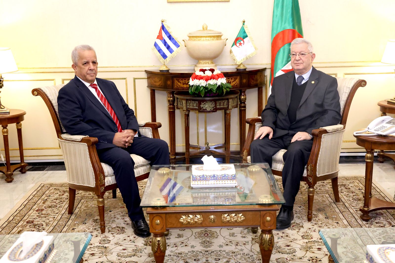 السيد عزوز ناصري، رئيس مجلس الأمة، يستقبل سعادة سفير جمهورية كوبا لدى الجزائر